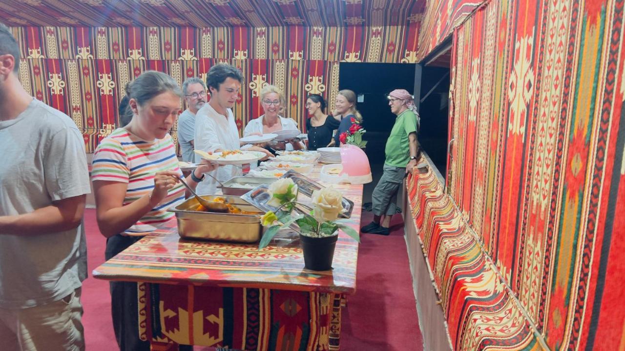 מלון וואדי רם Bedouin Host Camp& With Tour מראה חיצוני תמונה