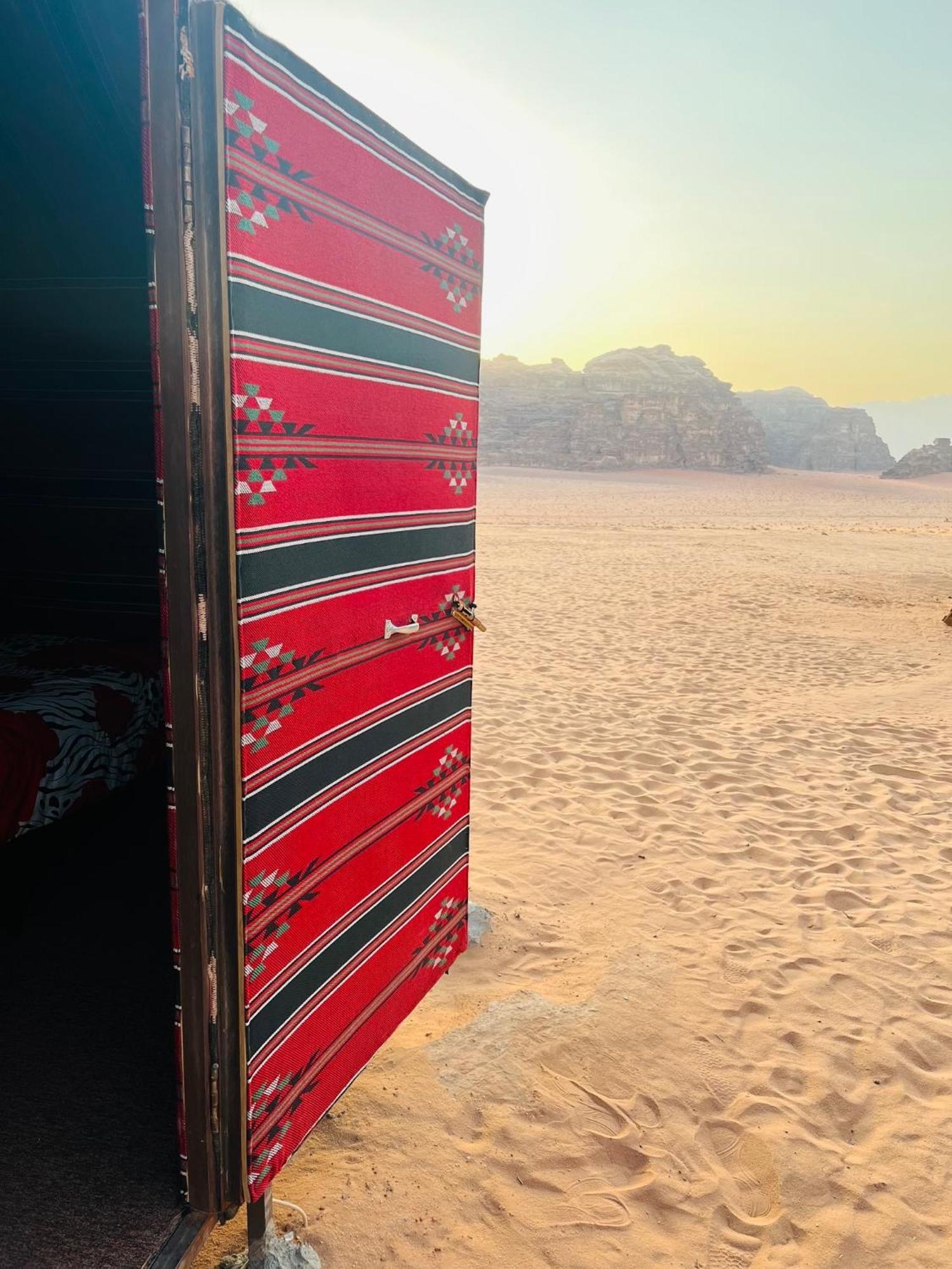 מלון וואדי רם Bedouin Host Camp& With Tour מראה חיצוני תמונה